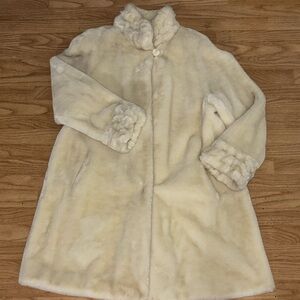 NOVELTI Gorgeous Off - white fur jacket!
